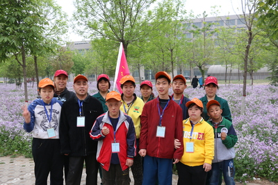 带领残疾人春游